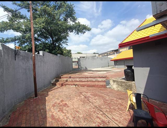 350M² BUILDING FOR SALE IN BO-DORP